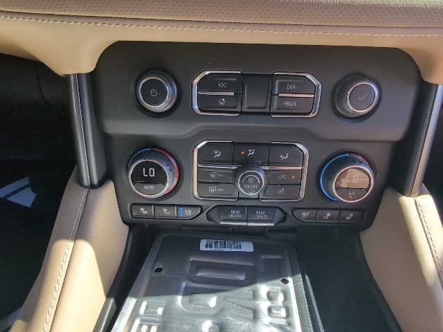 2024 Chevrolet Suburban Premier photo 28