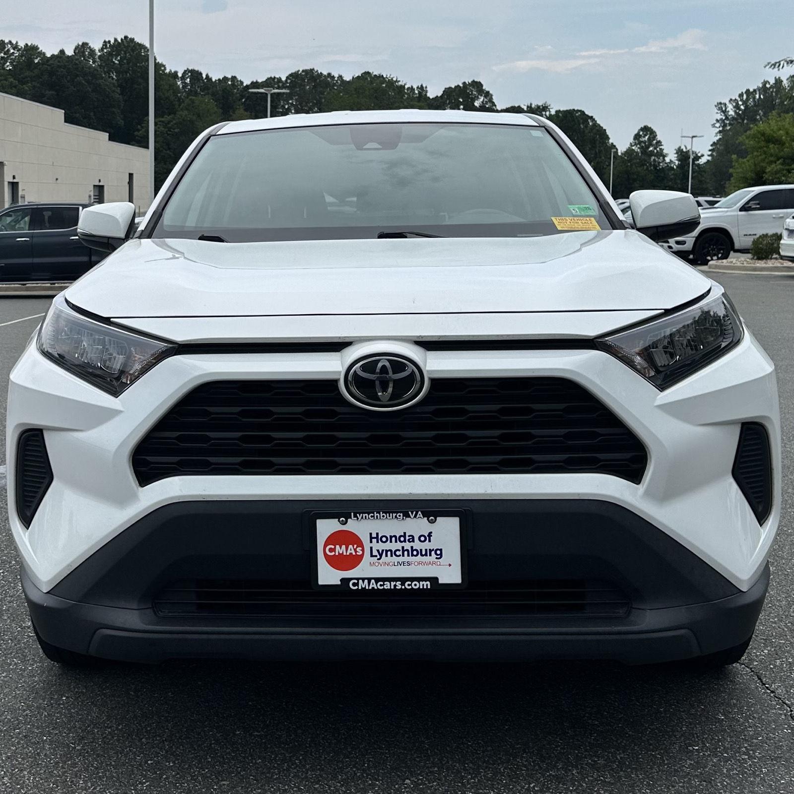 2022 Toyota RAV4 LE photo 7