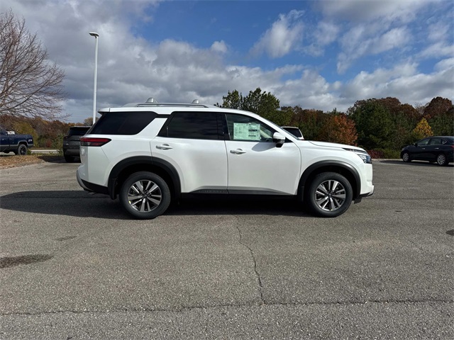 2025 Nissan Pathfinder SL photo 3