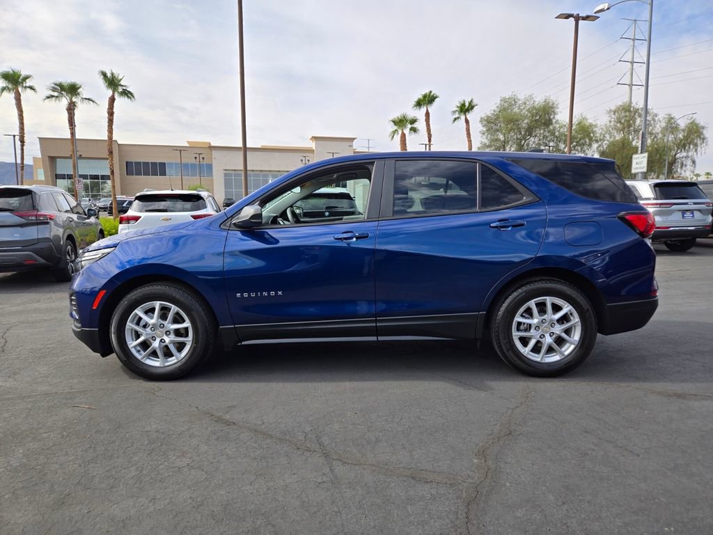 2022 Chevrolet Equinox LS photo 2