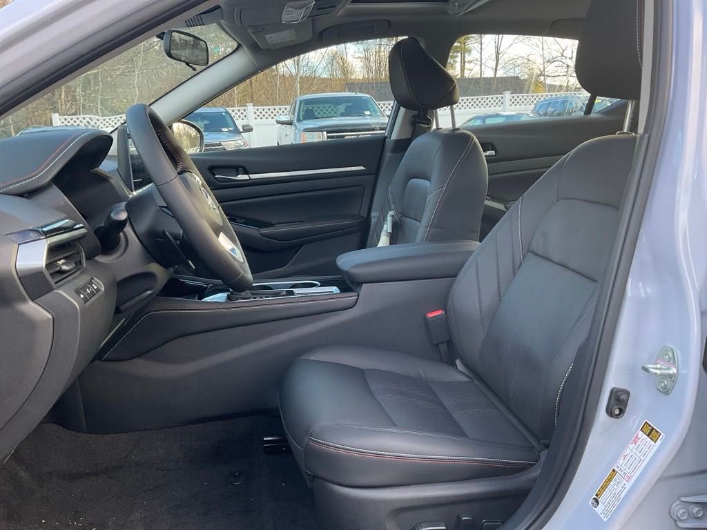 2025 Nissan Altima 2.5 SR photo 12