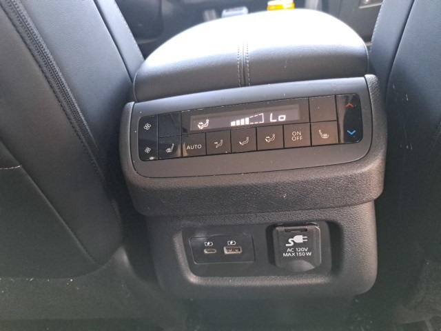 2024 Nissan Pathfinder Platinum photo 20