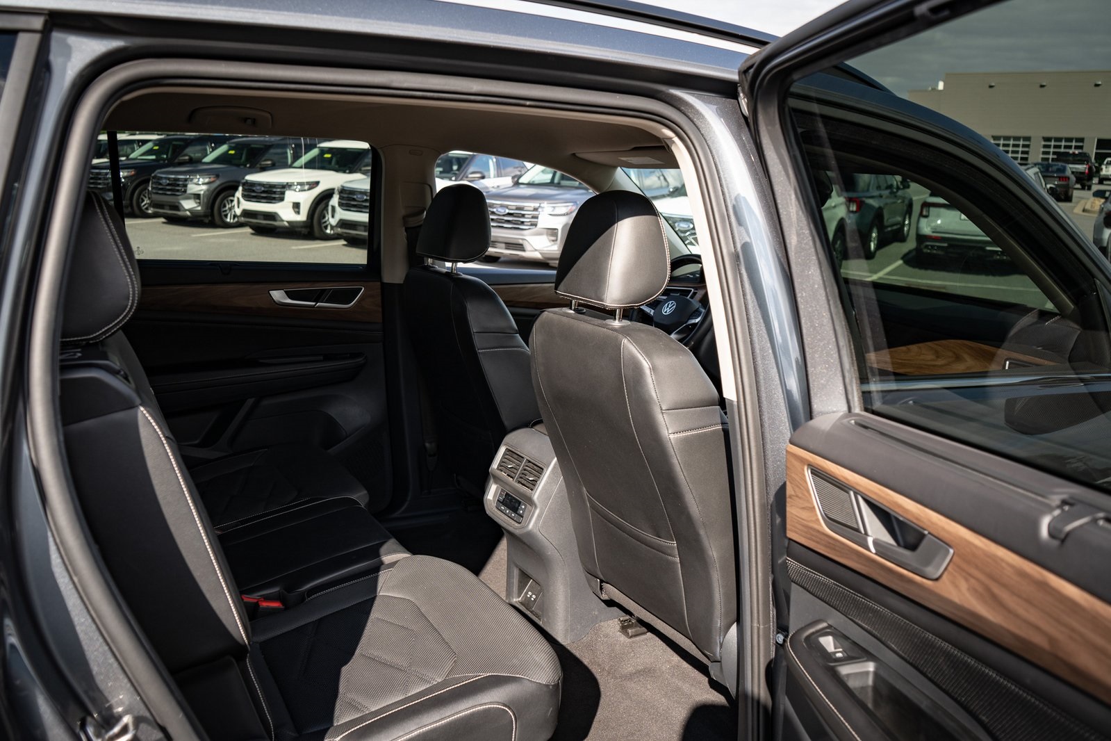 2024 Volkswagen Atlas SE Technology photo 16