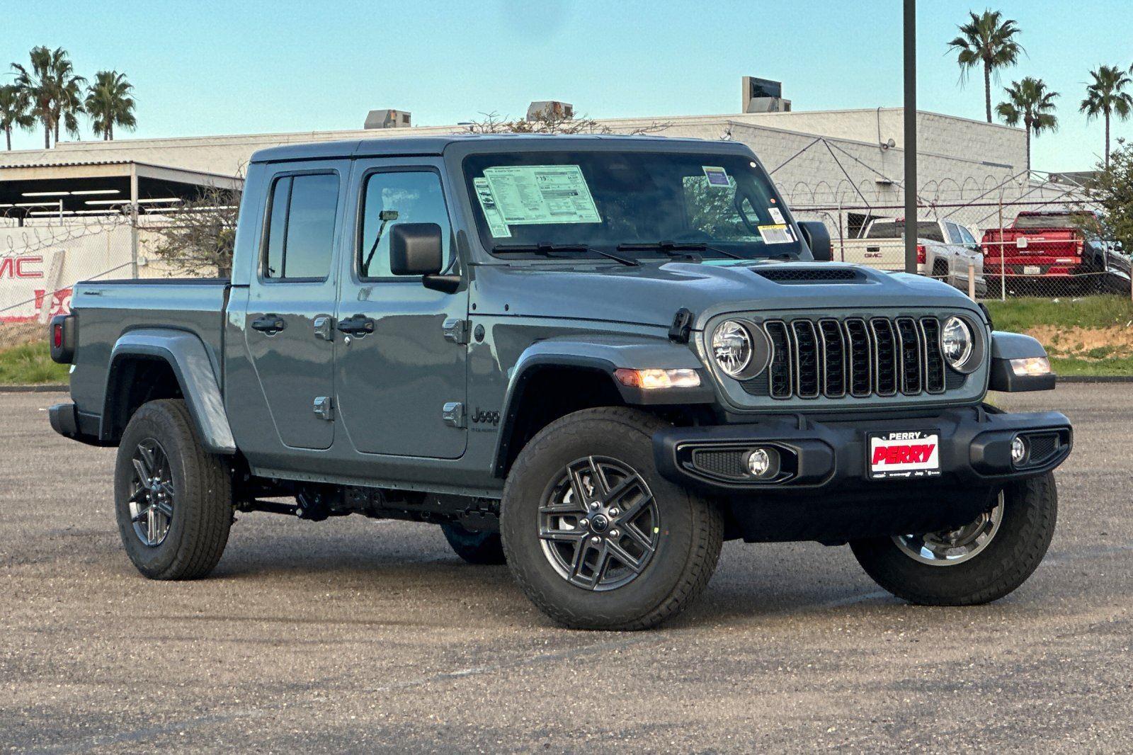 2026 Jeep Gladiator Sport S's photo