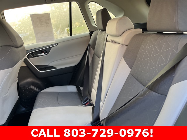 2021 Toyota RAV4 XLE photo 12