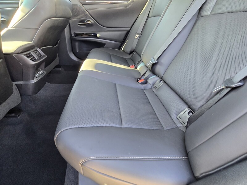 2022 Lexus ES 350 photo 11
