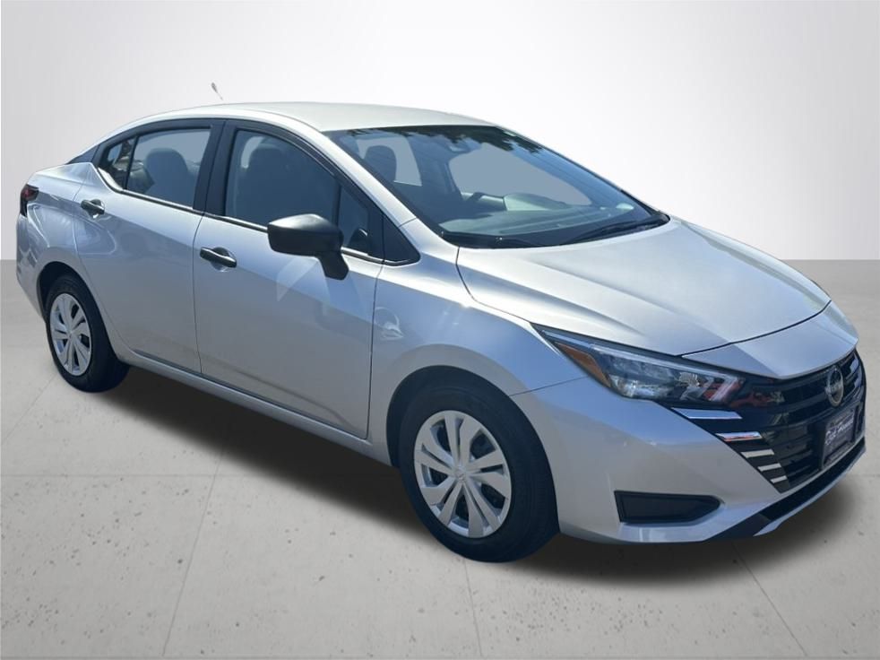 2025 Nissan Versa 1.6 S photo 5