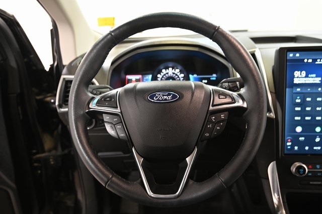 2024 Ford Edge Titanium photo 3