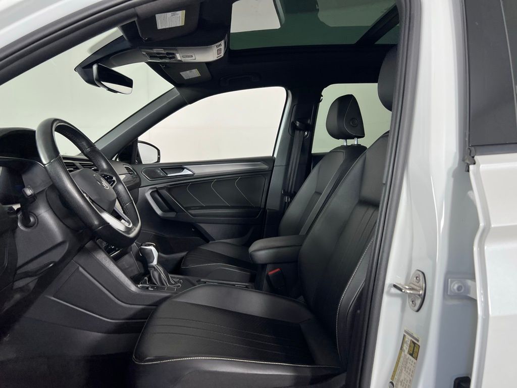 2023 Volkswagen Tiguan SE R-Line Black photo 16