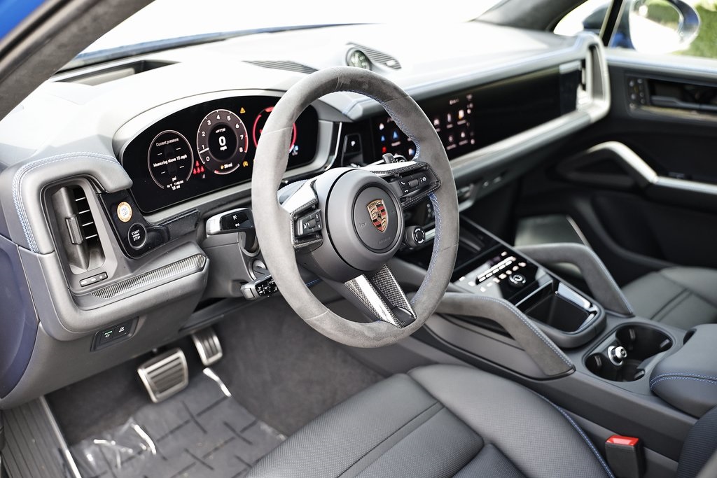 2025 Porsche Cayenne GTS photo 4