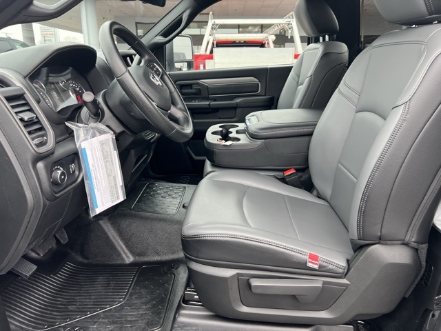 2025 Ram 5500 photo 4