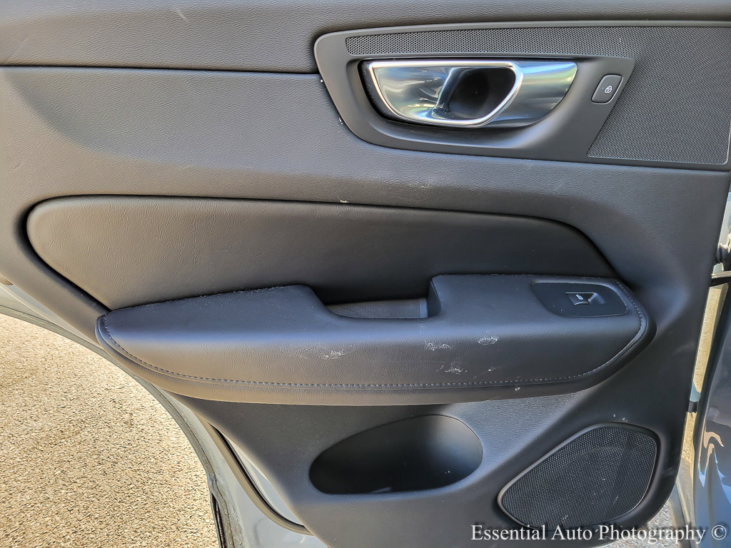 2023 VOLVO XC60 - Image 19