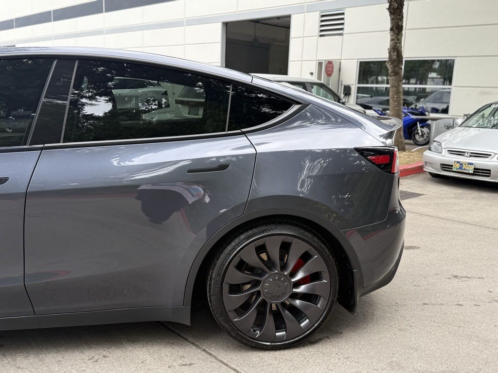 2023 Tesla Model Y Performance photo 8
