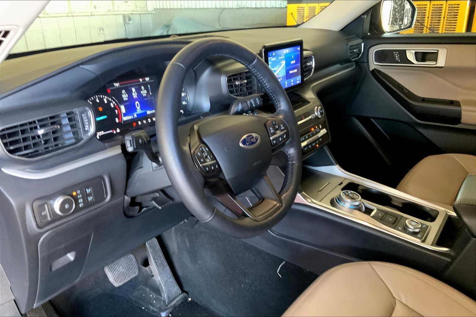 2020 Ford Explorer XLT photo 12