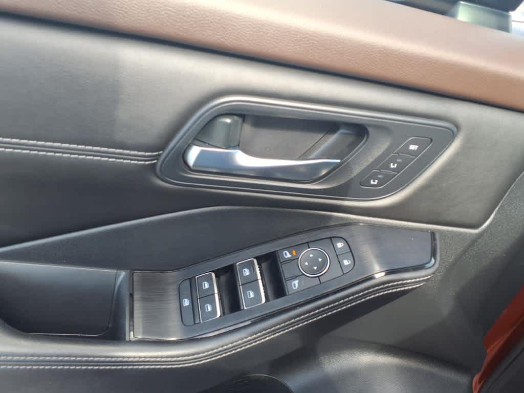 2023 Nissan Rogue SL photo 10