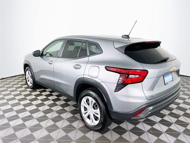 2025 Chevrolet Trax LS photo 5