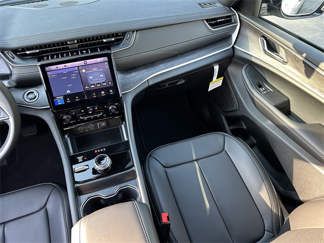 2025 Jeep Grand Cherokee Limited photo 19