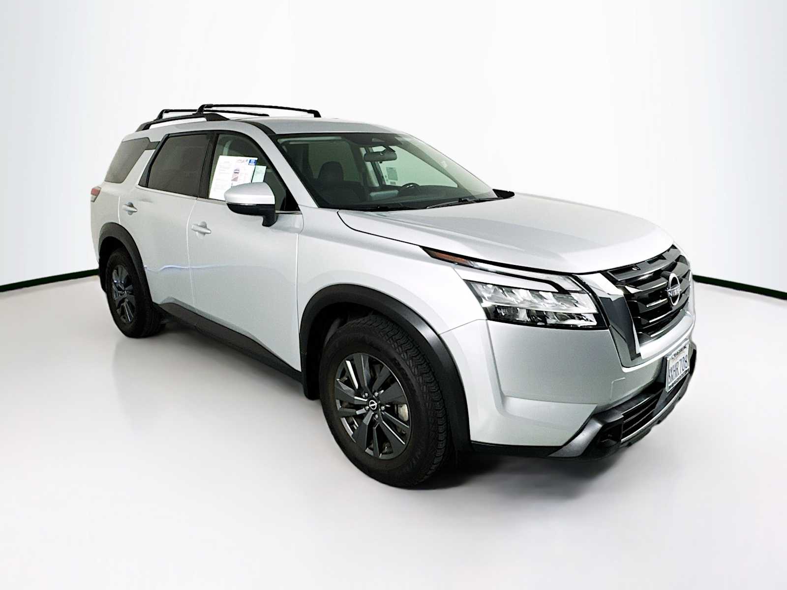 2022 Nissan Pathfinder SV's photo