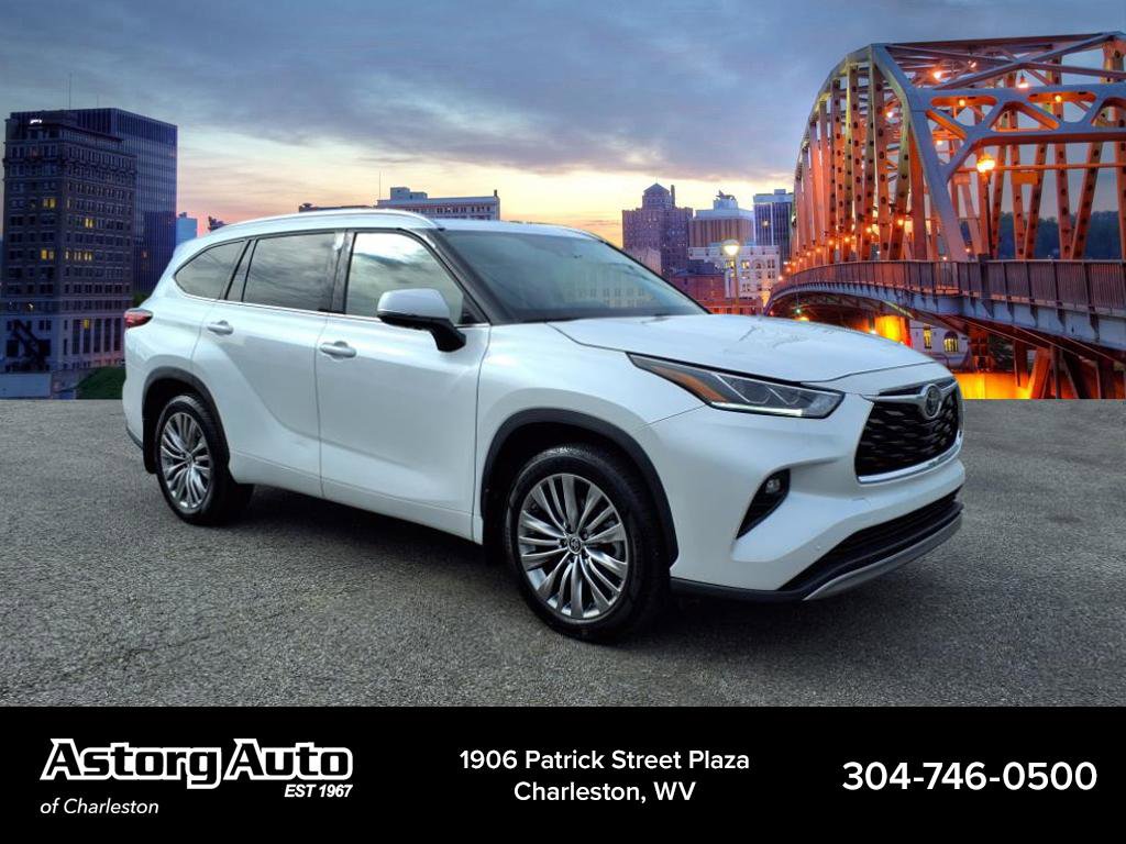 2022 Toyota Highlander Platinum's photo
