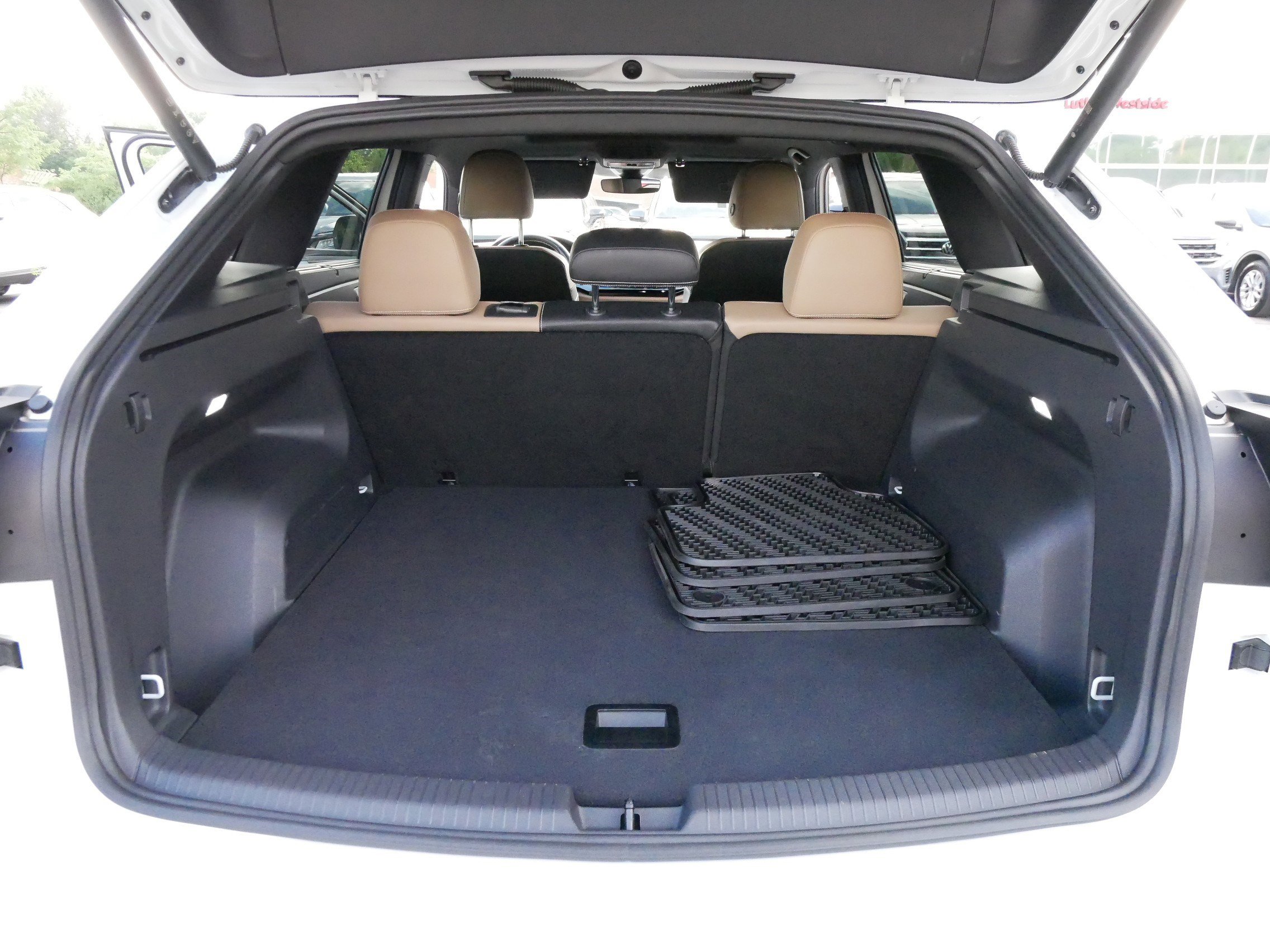 2024 Volkswagen Atlas Cross Sport SE Technology photo 16