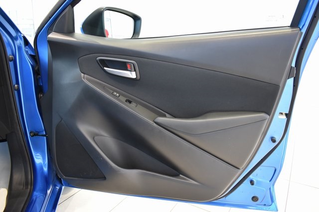2019 Toyota Yaris LE photo 10