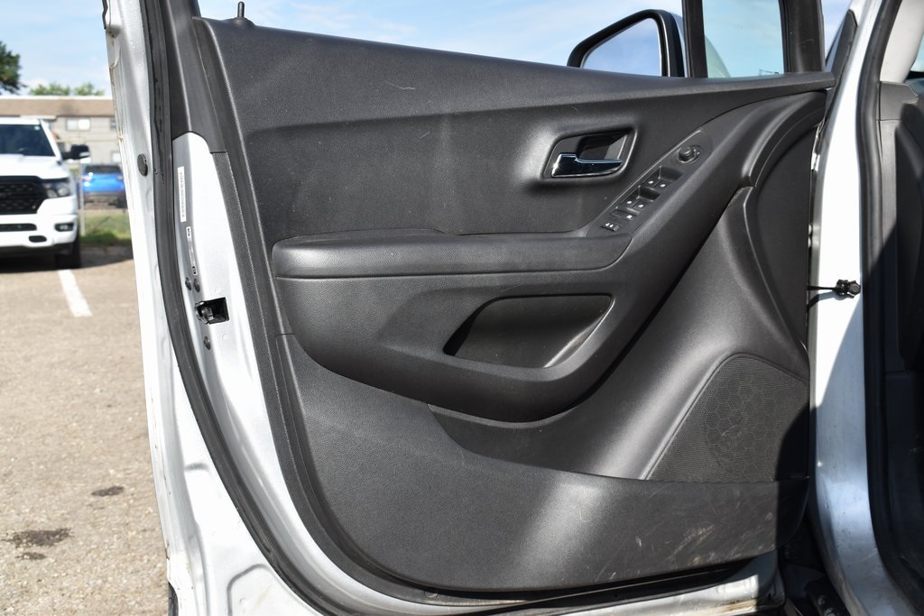 2020 Chevrolet Trax LS photo 8