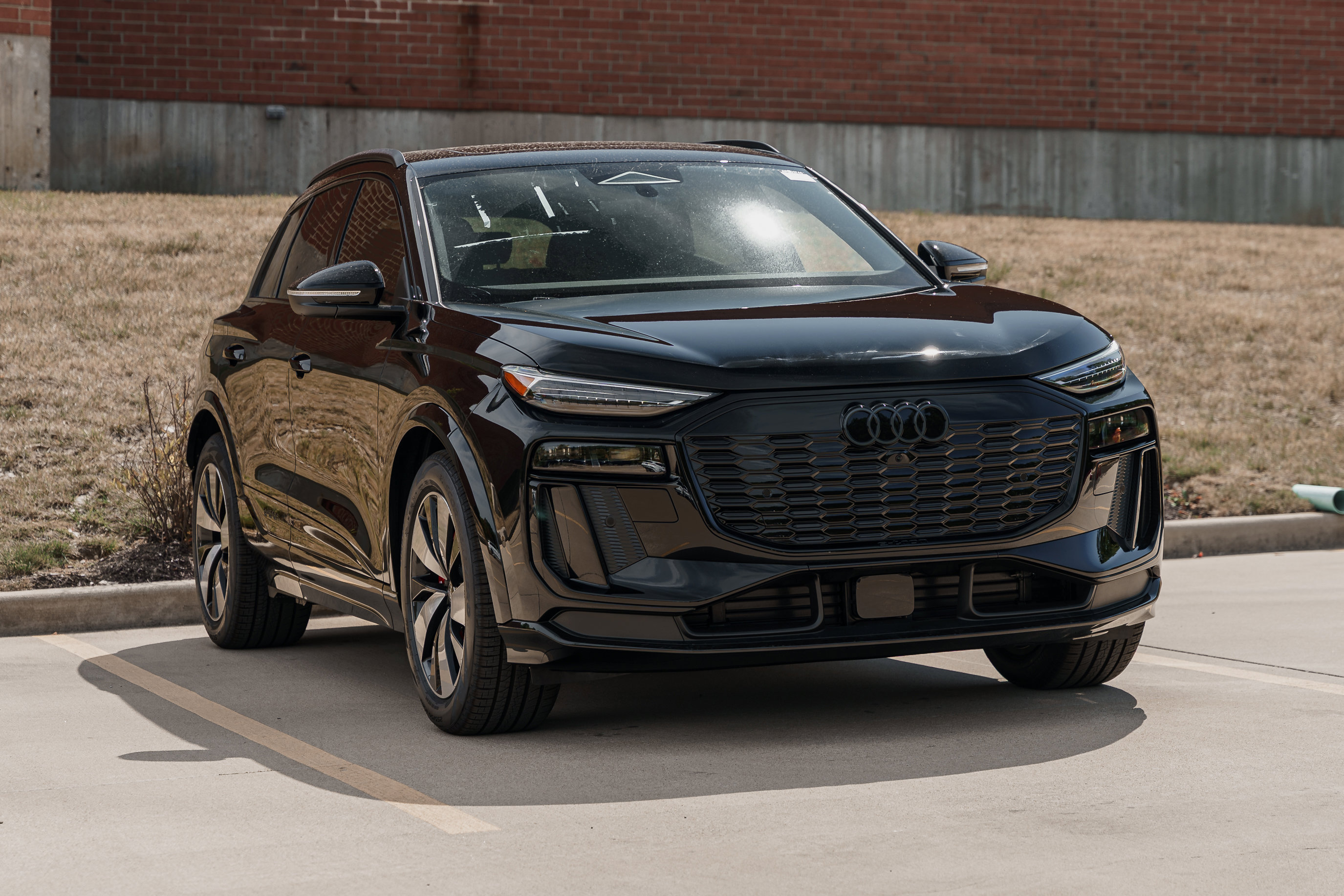 2025 Audi SQ6 photo 2