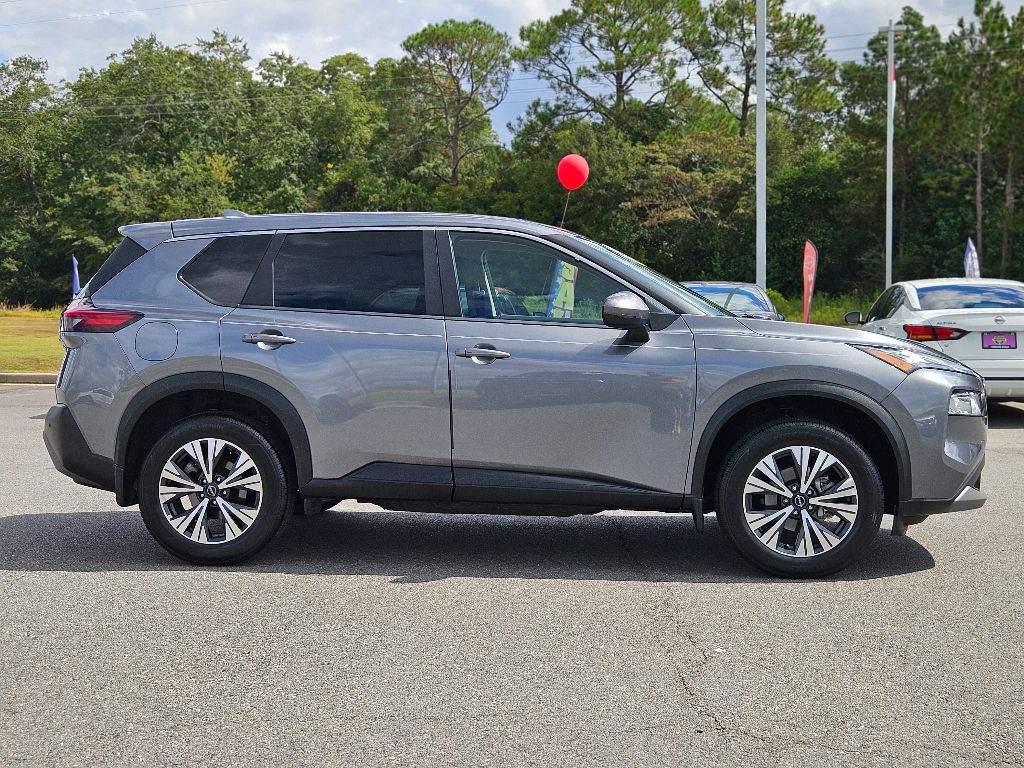 2022 Nissan Rogue SV photo 8