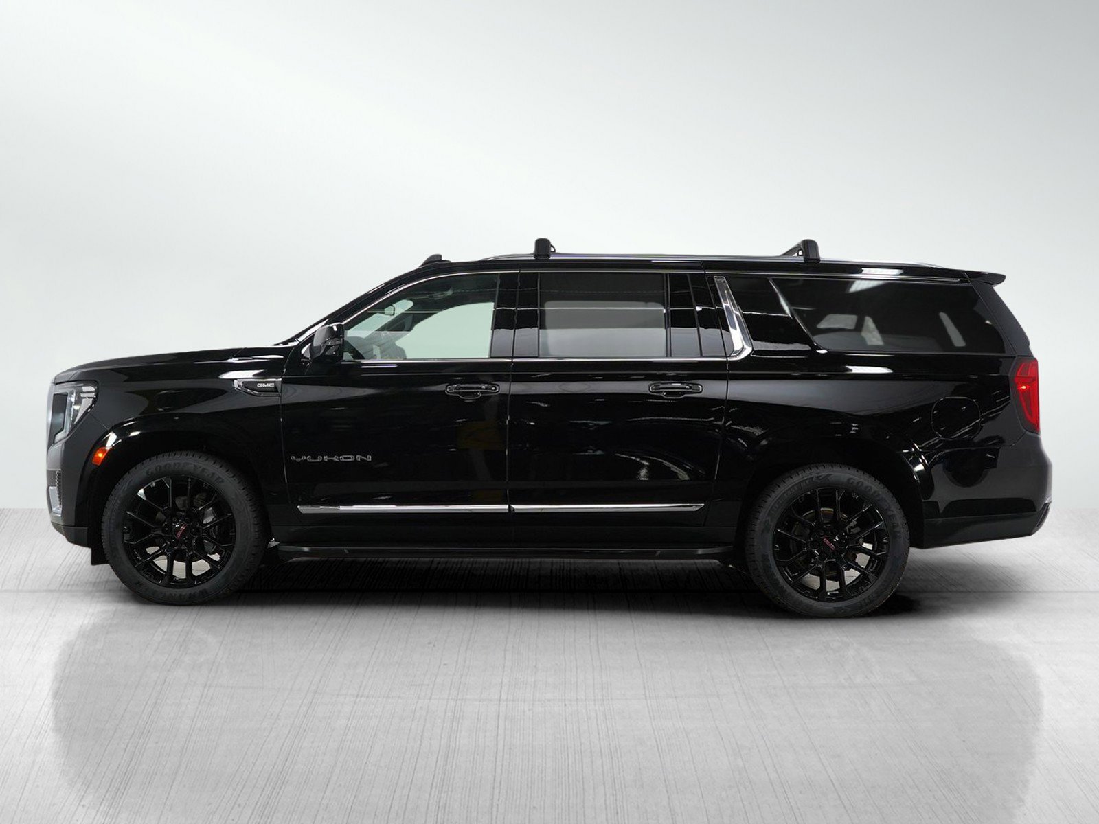 Used 2022 GMC Yukon XL SLT with VIN 1GKS2GKD6NR354513 for sale in Bloomington, Minnesota