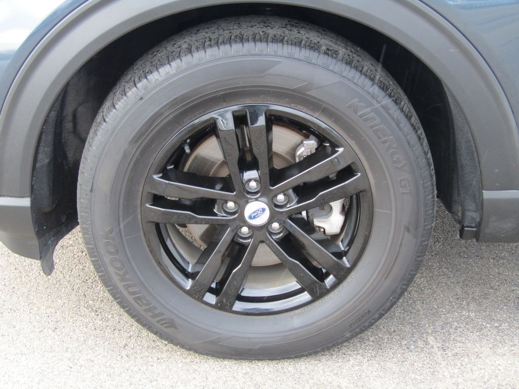 2023 Ford Explorer XLT photo 2