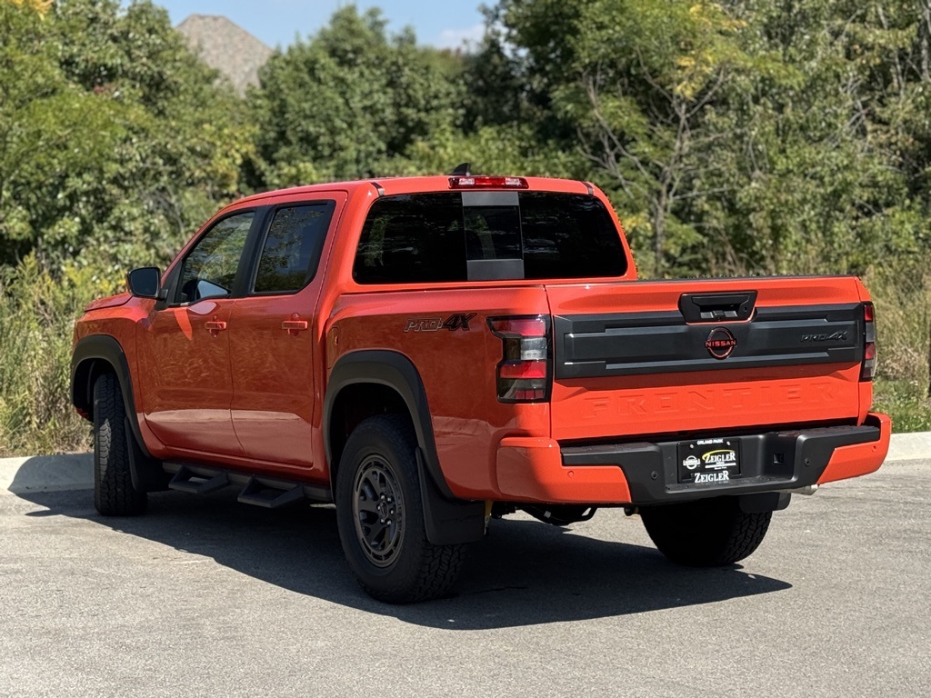 2025 Nissan Frontier Crew Cab PRO-4X photo 4