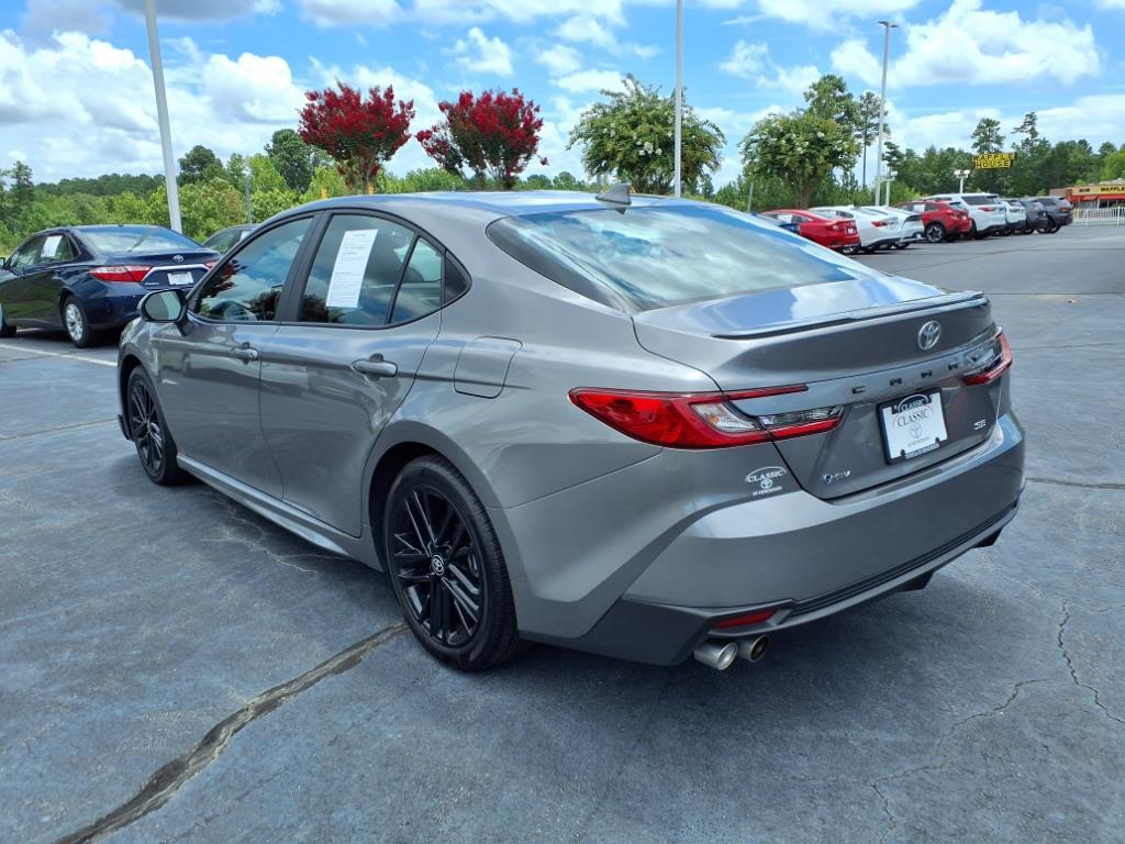 2025 Toyota Camry SE photo 3