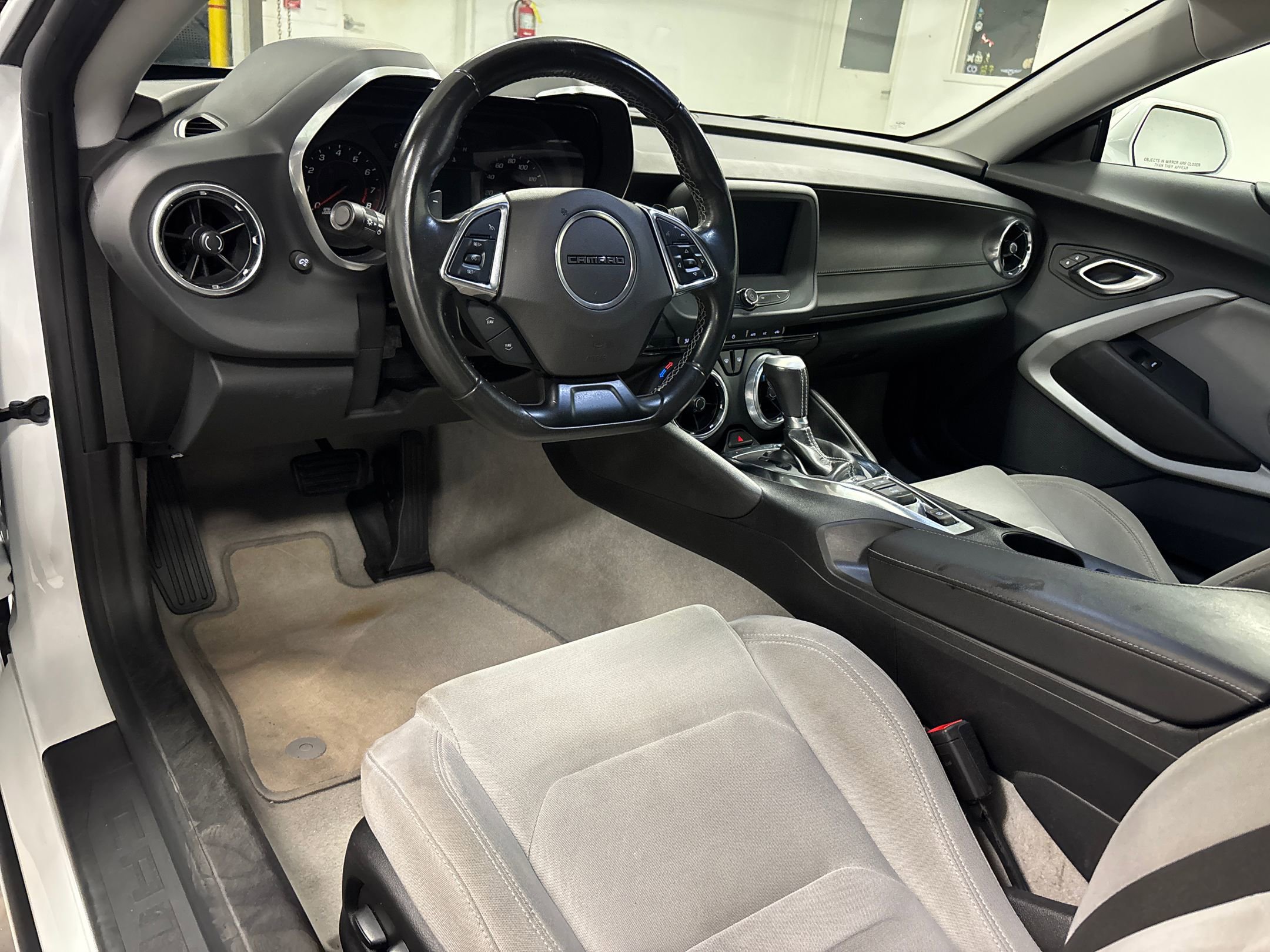 2023 Chevrolet Camaro 1LT photo 4