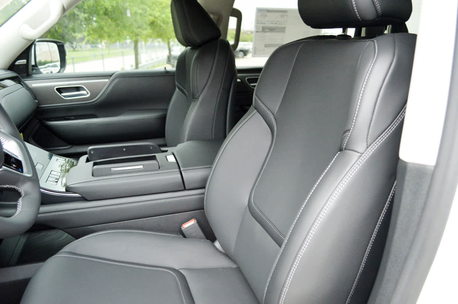 2025 Infiniti QX80 Pure photo 7