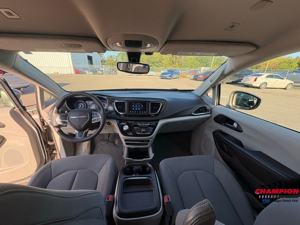 2018 Chrysler Pacifica Touring Plus photo 7