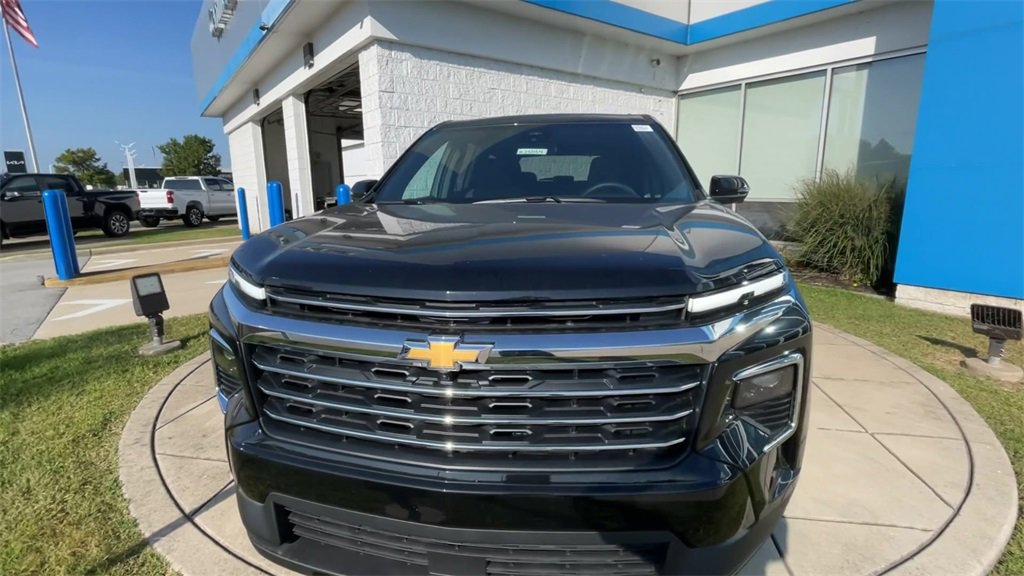 2025 Chevrolet Traverse photo 3