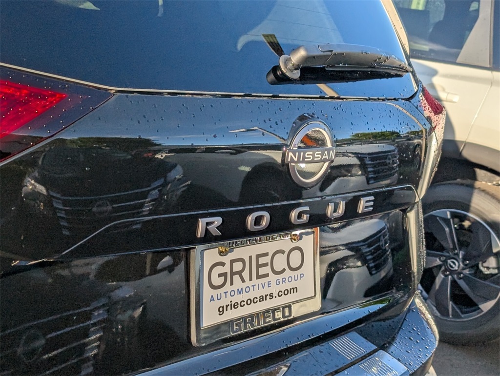 2025 Nissan Rogue SV photo 12