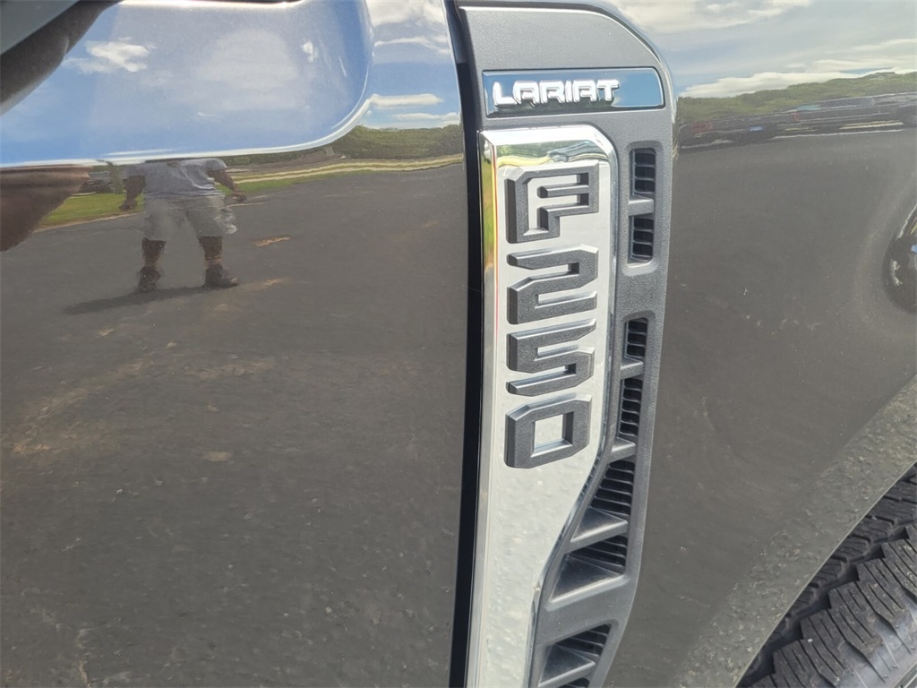 2025 Ford F-250 Lariat photo 16