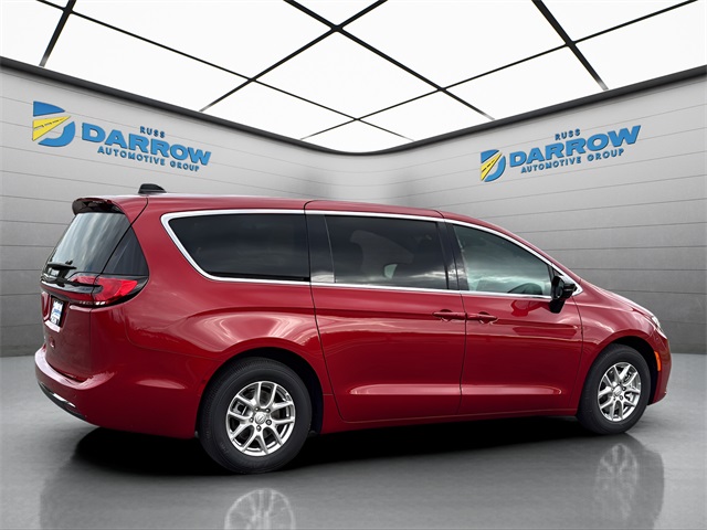 2026 Chrysler Pacifica photo 4