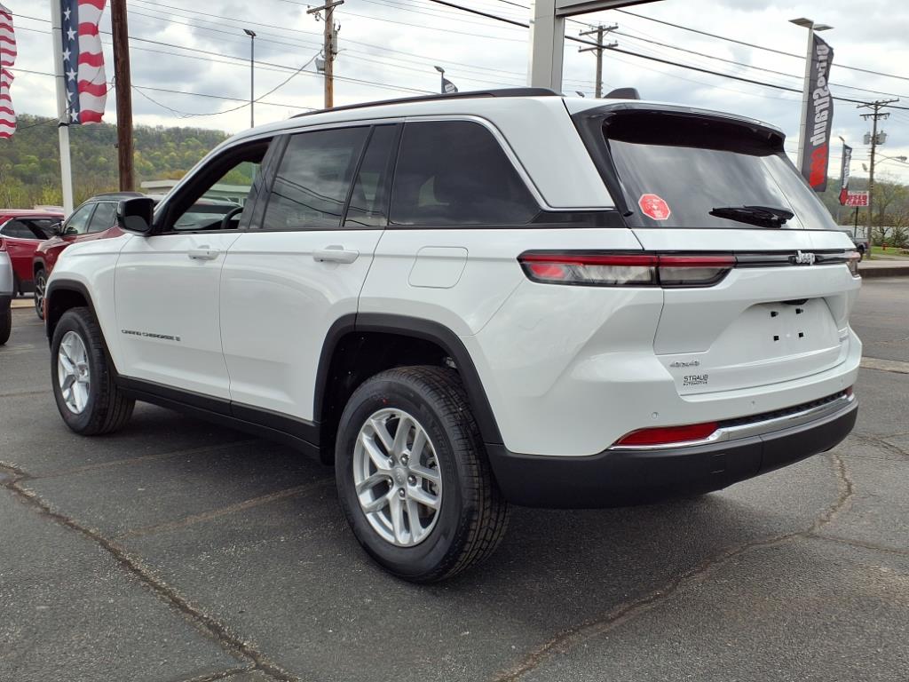 2025 Jeep Grand Cherokee Laredo photo 3