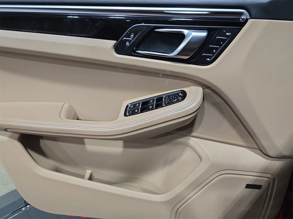 2021 Porsche Macan S photo 22