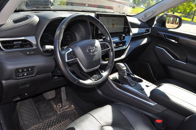 2023 Toyota Highlander Hybrid Platinum photo 9