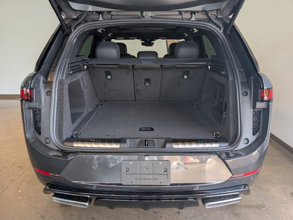 2025 Land Rover Range Rover Sport SE photo 3