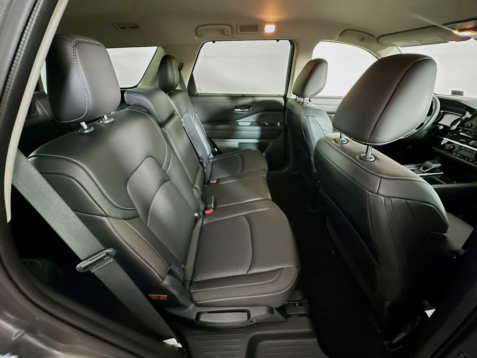 2025 Nissan Pathfinder SL photo 25