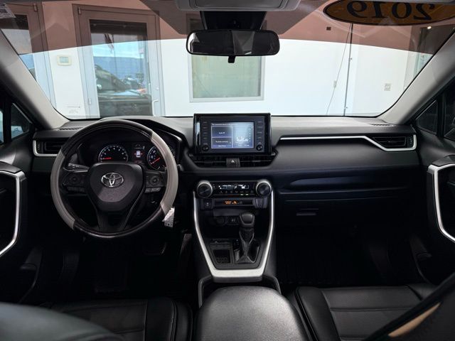 2019 Toyota RAV4 LE photo 18