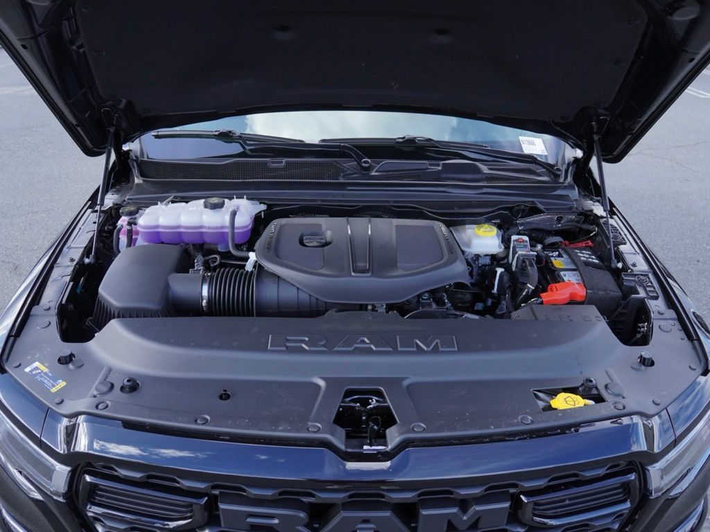 New 2026 Diamond Black Crystal Pearl-Coat Exterior Paint RAM Big Horn Night Edition image 29