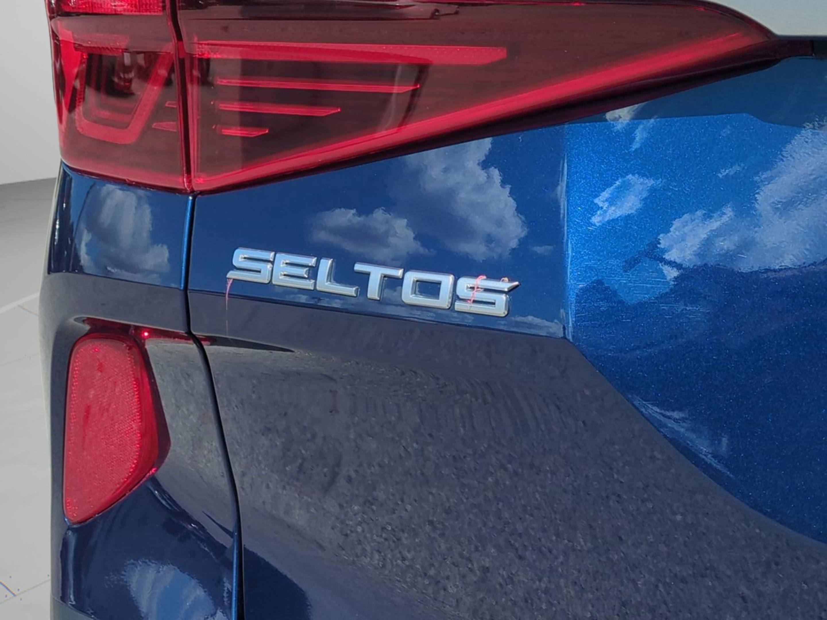 2022 Kia Seltos SX photo 12