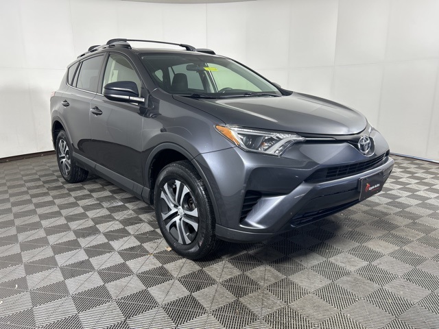 2016 Toyota RAV4 LE's photo