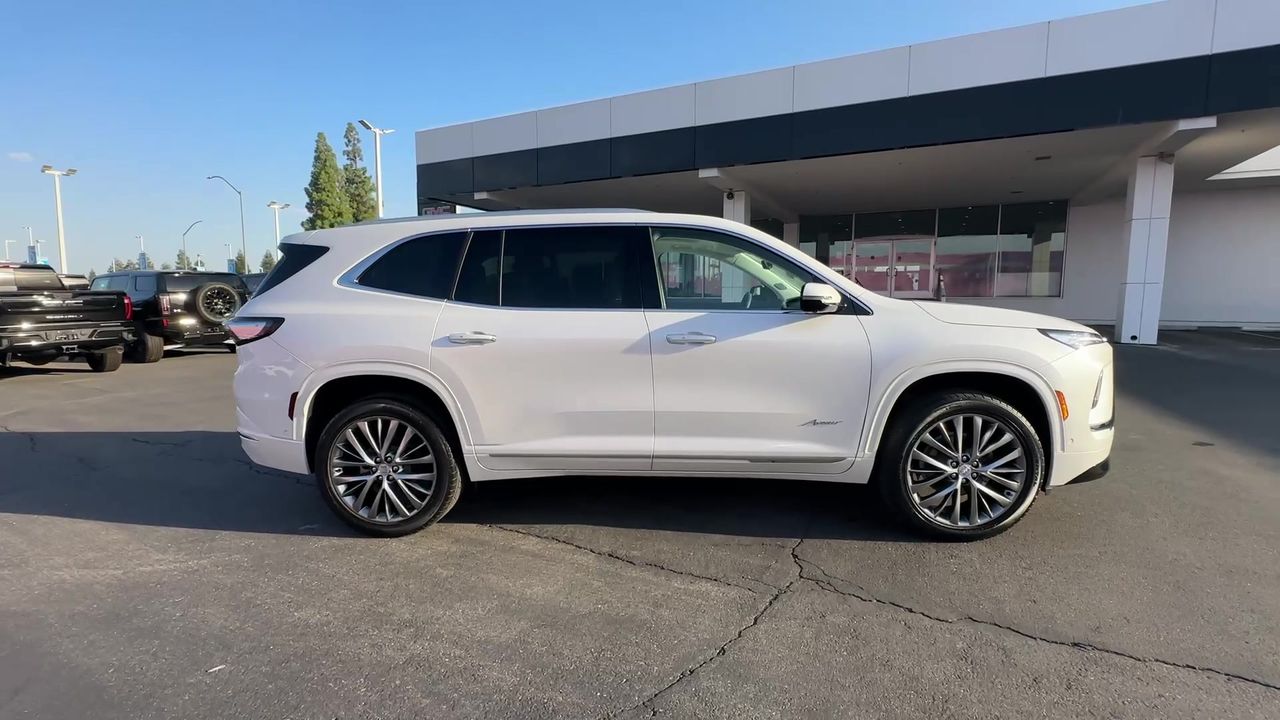 2025 Buick Enclave Avenir photo 47