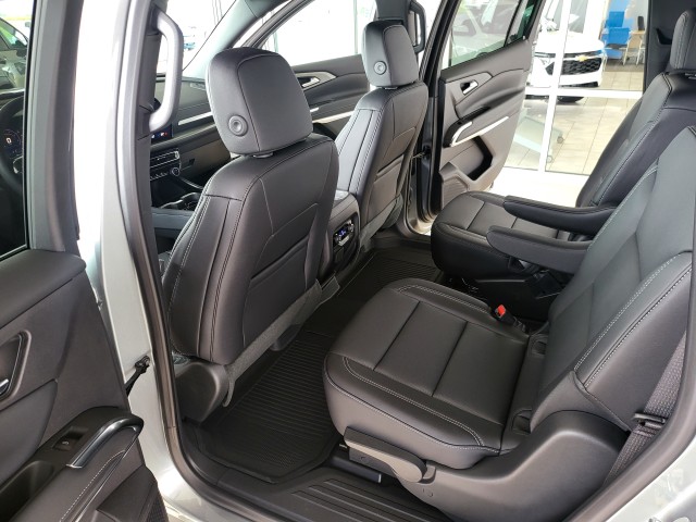 2025 Chevrolet Traverse photo 4